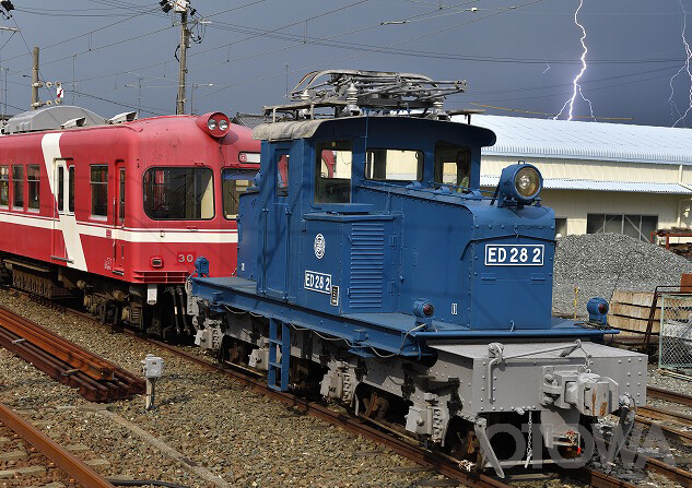 第15回 雷写真コンテスト受賞作品 優秀作品 -雷では電気機関車は走りません-